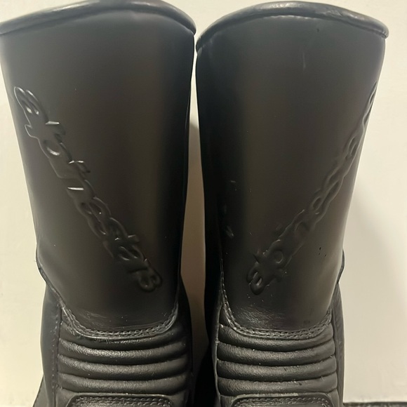 Alpinestars Black Motocycle Boots with Textured Leather - Picture 2 of 13